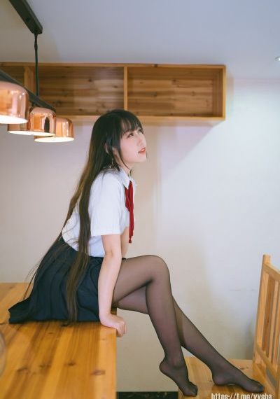 三个美妇跪着用嘴伺候高h